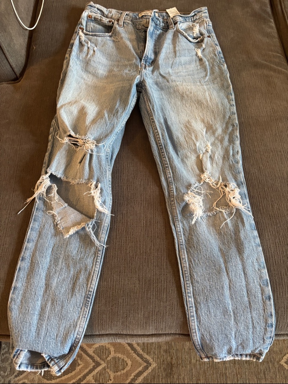 Abercrombie & Fitch Light Wash High-Rise Women's Jeans - Picture 2 of 3
